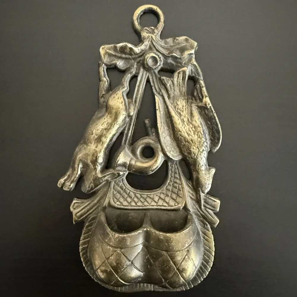 Vintage Cast Metal Match Safe Wall Pocket Old English Hunting Decor Game Bag‎